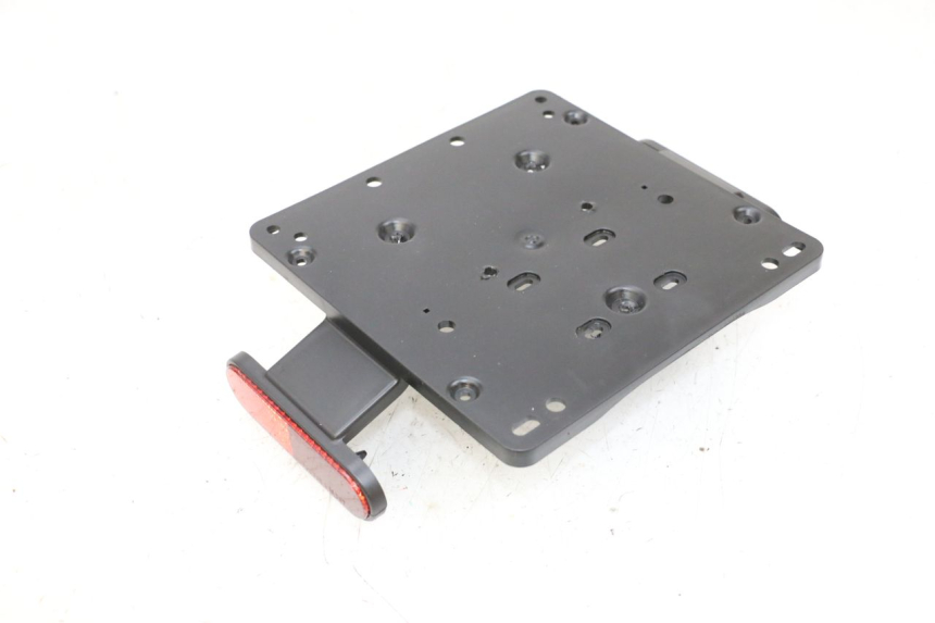 photo de UCHWYT TABLICY REJESTRACYJNEJ PIAGGIO MP3 HPE 300 (2019 - 2026) - Inny kąt widzenia