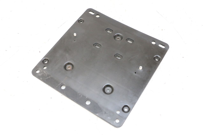 photo de UCHWYT TABLICY REJESTRACYJNEJ PIAGGIO MP3 LT 400 (2007 - 2012) - Widok główny