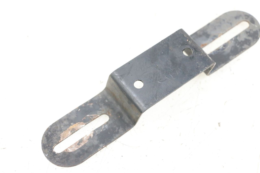 photo de UCHWYT TABLICY REJESTRACYJNEJ SUZUKI VL INTRUDER 125 (2004 - 2007) - Szczegół części