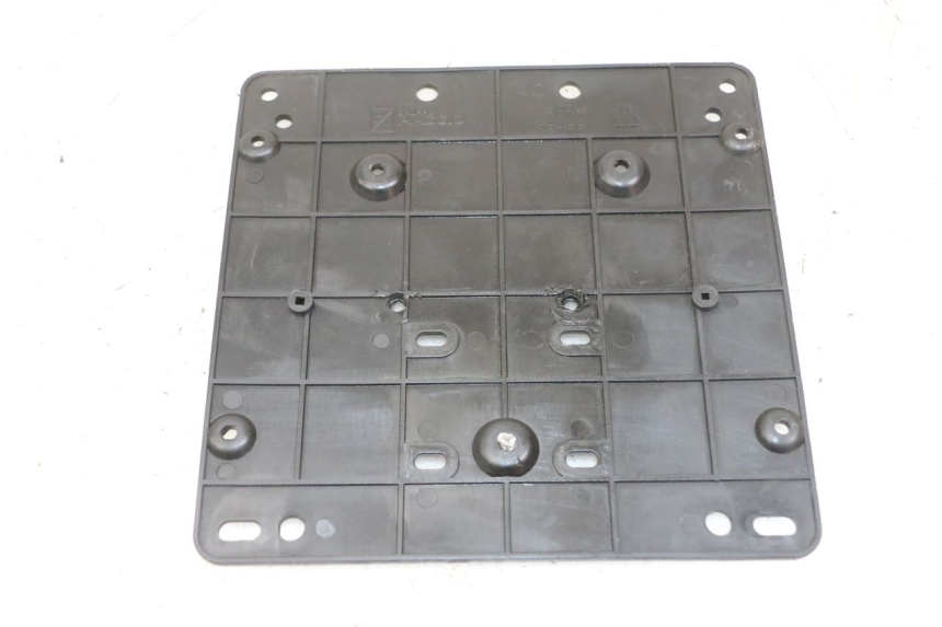 photo de UCHWYT TABLICY REJESTRACYJNEJ PIAGGIO XEVO - X EVO 125 (2007 - 2017) - Szczegół części