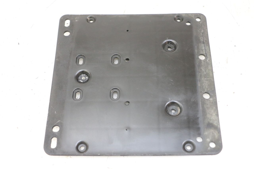 photo de UCHWYT TABLICY REJESTRACYJNEJ PIAGGIO XEVO - X EVO 125 (2007 - 2017) - Zoom stanu zużycia