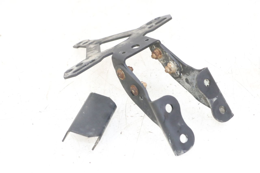 photo de UCHWYT TABLICY REJESTRACYJNEJ YAMAHA XJ6 ABS 600 (2008 - 2016) - Zbliżenie techniczne