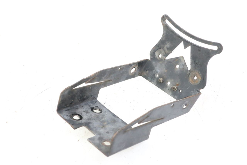 photo de UCHWYT TABLICY REJESTRACYJNEJ YAMAHA XJ6 600 (2008 - 2016) - Zbliżenie techniczne