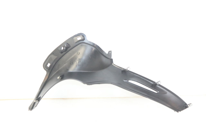 photo de PRAWA WEWNĘTRZNA OSŁONA PIAGGIO BEVERLY 125 (2010 - 2015) - Szczegół części