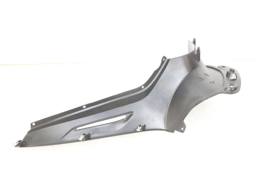 photo de PRAWA WEWNĘTRZNA OSŁONA PIAGGIO BEVERLY 125 (2010 - 2015) - Zoom stanu zużycia