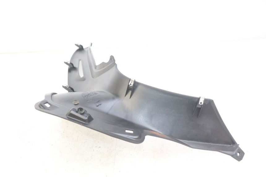 photo de PRAWA WEWNĘTRZNA OSŁONA PIAGGIO BEVERLY 125 (2010 - 2015) - Inny kąt widzenia