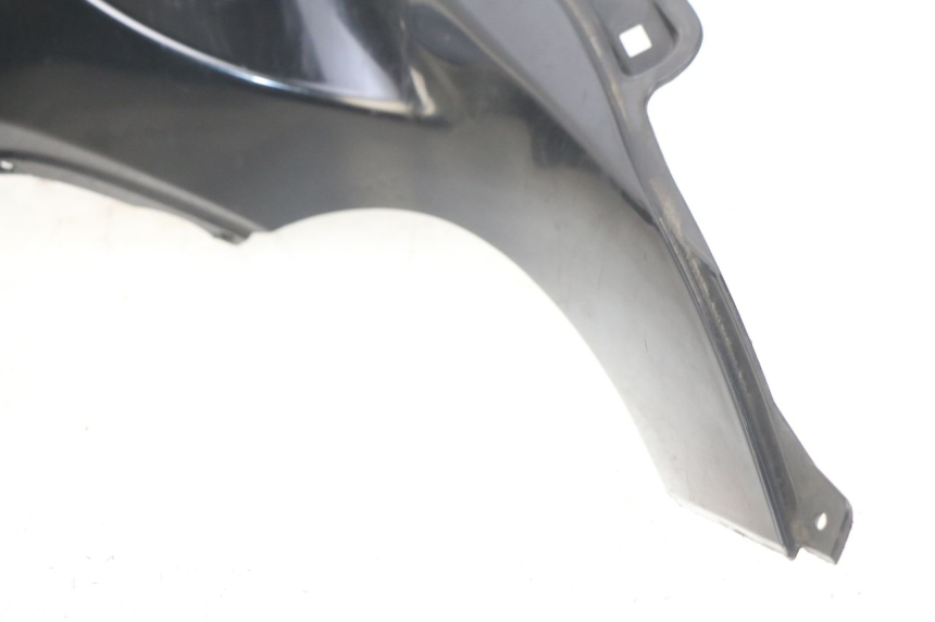 photo de PRAWA WEWNĘTRZNA OSŁONA PIAGGIO BEVERLY 125 (2010 - 2015) - Zbliżenie techniczne