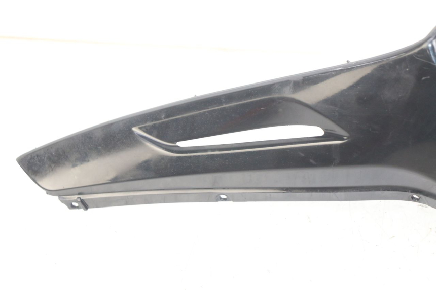 photo de PRAWA WEWNĘTRZNA OSŁONA PIAGGIO BEVERLY 125 (2010 - 2015) - Punkty mocowania