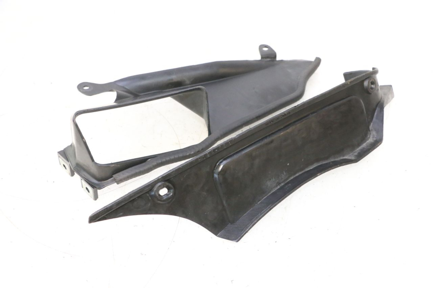 photo de PRAWA WEWNĘTRZNA ZASŁONA KAWASAKI GPX F ZX750F 750 (1986 - 1990) - Zoom stanu zużycia
