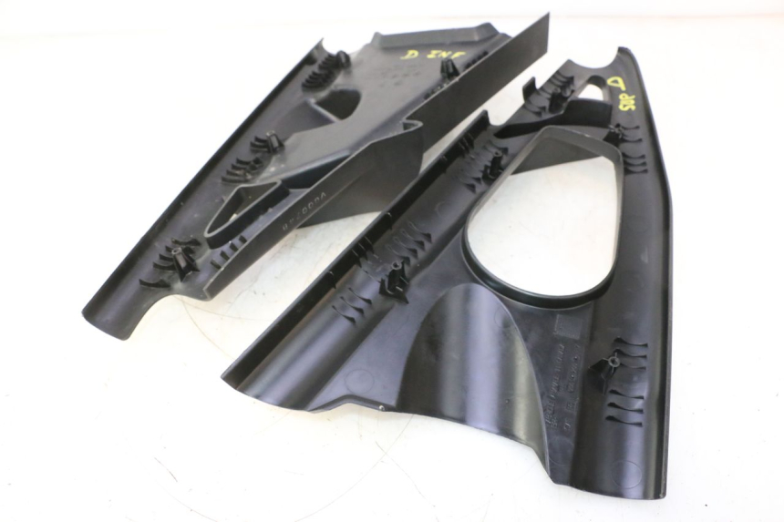 photo de PRAWA WEWNĘTRZNA ZASŁONA CAN-AM SPYDER RS 1000 (2008 - 2012) - Szczegół części