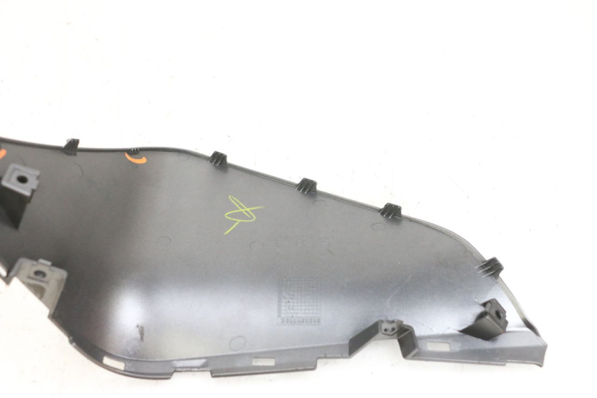 photo de PANEL WEWNĘTRZNY PRAWY YAMAHA TRICITY 300 (2020 - 2024) - Zoom stanu zużycia