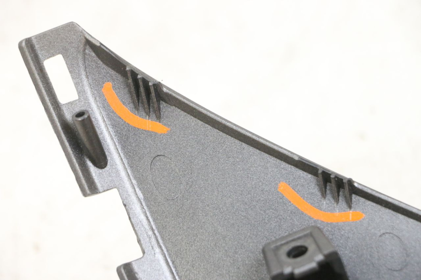 photo de PANEL WEWNĘTRZNY PRAWY YAMAHA TRICITY 300 (2020 - 2024) - Zbliżenie techniczne