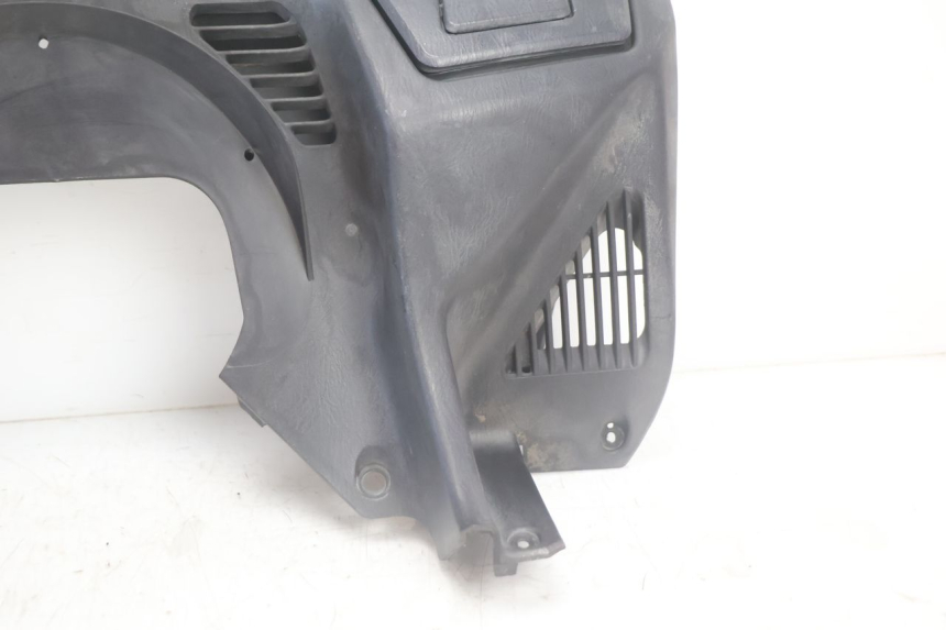 photo de GÓRNA WEWNĘTRZNA OSŁONA SUZUKI BURGMAN EXECUTIVE ABS 650 (2006 - 2012) - Zbliżenie techniczne