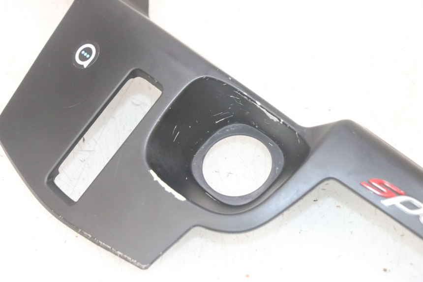 photo de Górna osłona wewnętrzna PIAGGIO MP3 HPE 300 (2019 - 2026) - Punkty mocowania