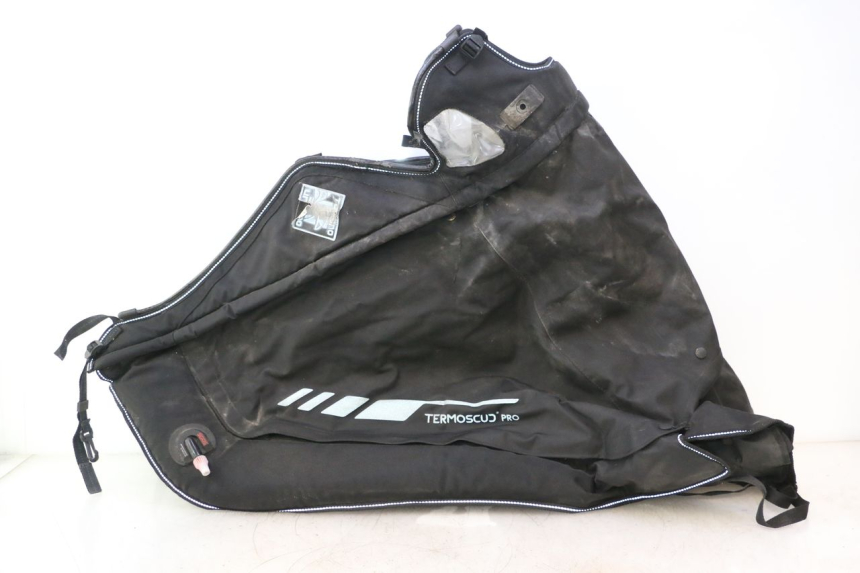 photo de FARTUCH OCHRONNY PIAGGIO MP3 HPE 530 (2022 - 2026) - Zbliżenie techniczne