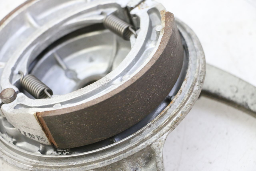 photo de BĘBEN TYLNY HYOSUNG GV AQUILA 125 (2000 - 2009) - Punkty mocowania