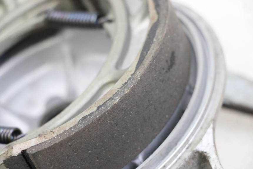 photo de BĘBEN TYLNY SUZUKI VL INTRUDER 125 (2004 - 2007) - Zoom stanu zużycia