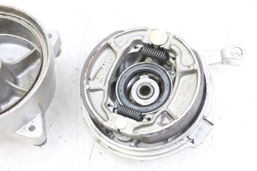 photo de BĘBEN PRZEDNI HONDA SCV LEAD 100 (2003 - 2007) - Szczegóły charakterystyczne