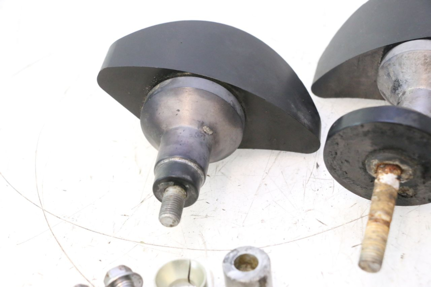 photo de UCHWYT SILNIKA YAMAHA YZF R6 600 (2008 - 2009) - Oznaczenia i referencje