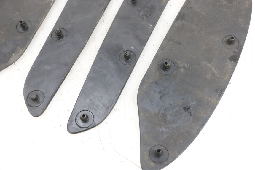 photo de MATA PODNÓŻKA SYM GTS EVO 125 (2009 - 2013) - Zoom stanu zużycia