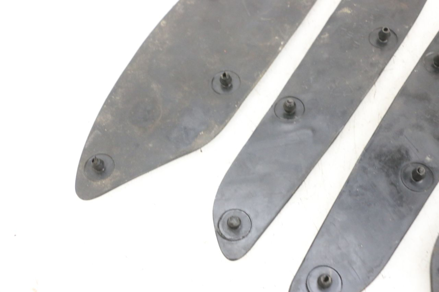 photo de MATA PODNÓŻKA SYM GTS EVO 125 (2009 - 2013) - Inny kąt widzenia