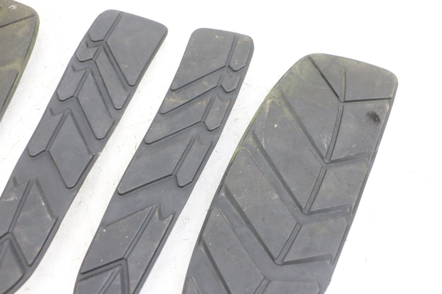 photo de MATA PODNÓŻKA SYM GTS EVO 125 (2009 - 2013) - Stan powierzchni