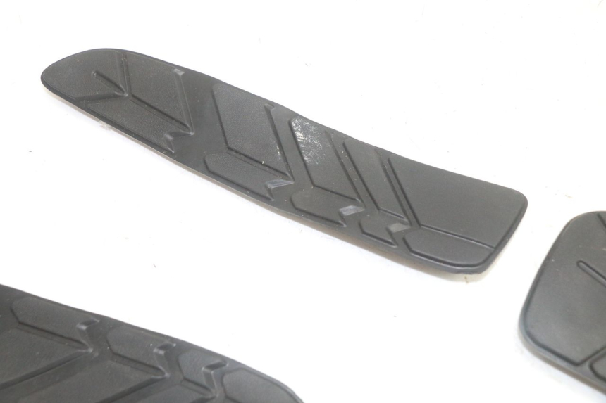 photo de MATA PODNÓŻKA SYM GTS EVO 125 (2009 - 2013) - Zoom stanu zużycia