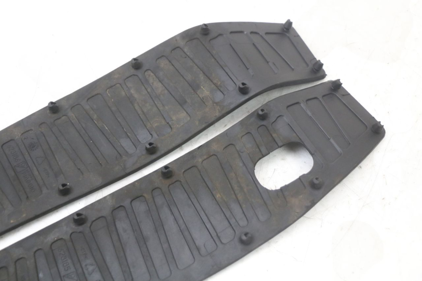 photo de MATA PODNÓŻKA PIAGGIO MP3 HPE 350 (2018 - 2020) - Szczegóły charakterystyczne