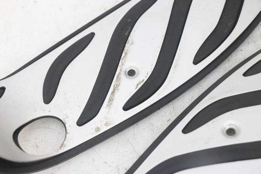 photo de MATA PODNÓŻKA PIAGGIO MP3 HPE 300 (2019 - 2026) - Widok produktu