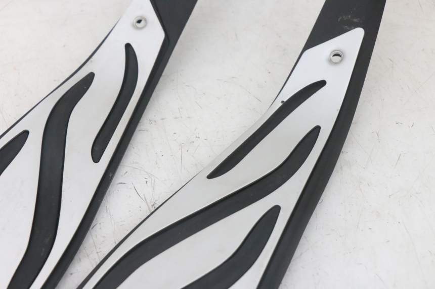 photo de MATA PODNÓŻKA PIAGGIO MP3 HPE 300 (2019 - 2026) - Szczegóły charakterystyczne