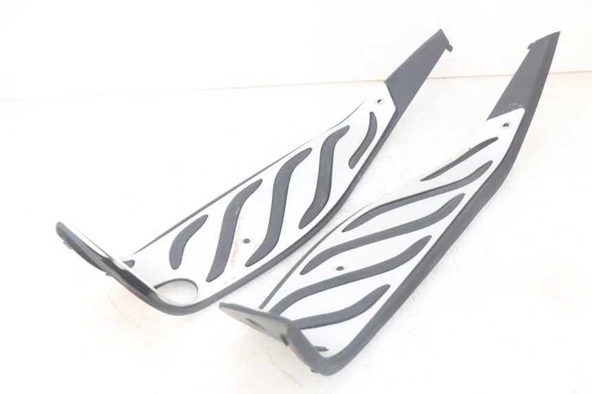 photo de MATA PODNÓŻKA PIAGGIO MP3 HPE 300 (2019 - 2026) - Zbliżenie komponentów