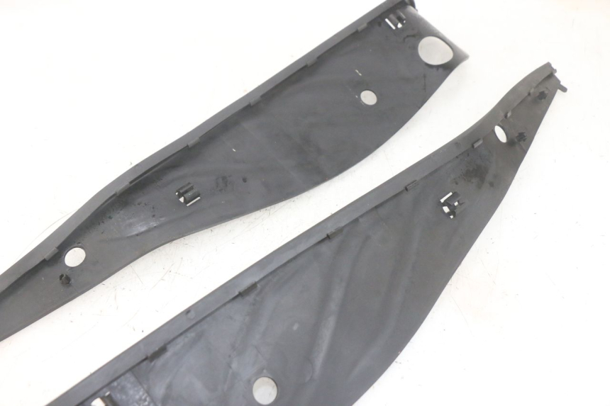 photo de MATA PODNÓŻKA PIAGGIO MP3 HPE 300 (2019 - 2026) - Inny kąt widzenia