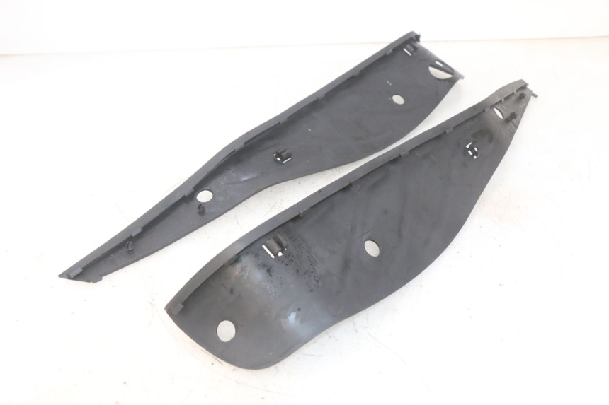 photo de MATA PODNÓŻKA PIAGGIO MP3 HPE 300 (2019 - 2026) - Zbliżenie techniczne