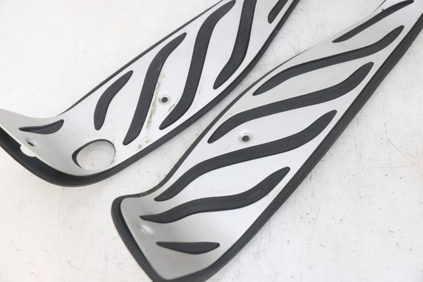 photo de MATA PODNÓŻKA PIAGGIO MP3 HPE 300 (2019 - 2026) - Oznaczenia i referencje