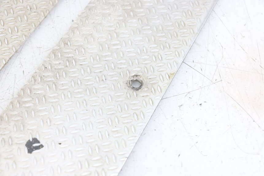 photo de MATA PODNÓŻKA PIAGGIO NRG POWER PUREJET 50 (2018 - 2021) - Zbliżenie techniczne