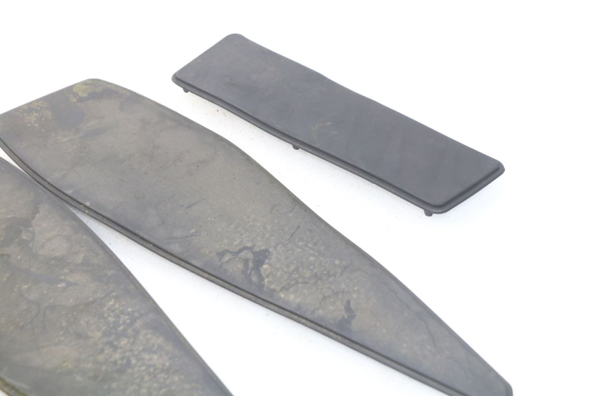 photo de MATA PODNÓŻKA PEUGEOT SATELIS 300 (2012 - 2015) - Zoom stanu zużycia