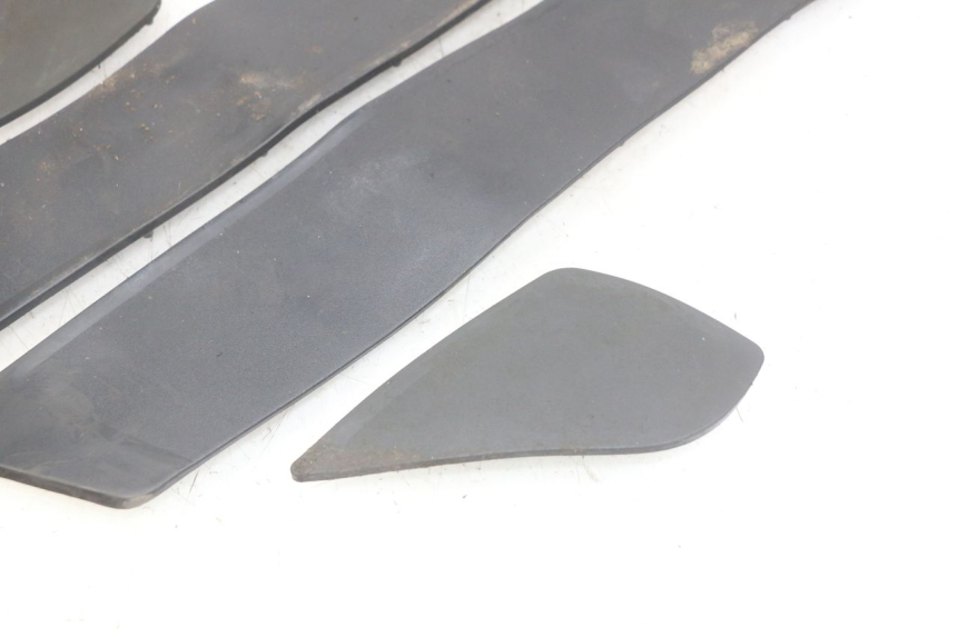 photo de MATA PODNÓŻKA YAMAHA YP MAJESTY 400 (2004 - 2008) - Zbliżenie techniczne