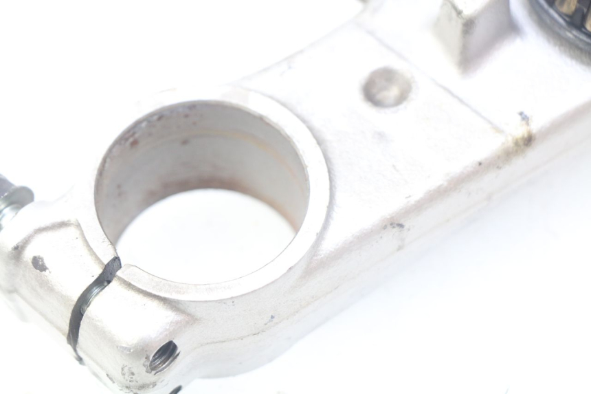 photo de DOLNY TRÓJKĄT WIDEŁEK SUZUKI GSF S BANDIT 600 (2000 - 2004) - Inny kąt widzenia