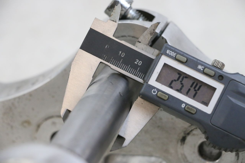 photo de TRÓJNIK WIDEŁEK HARLEY DAVIDSON SPORTSTER XL CUSTOM 1200 (2003 - 2004) - Stan powierzchni