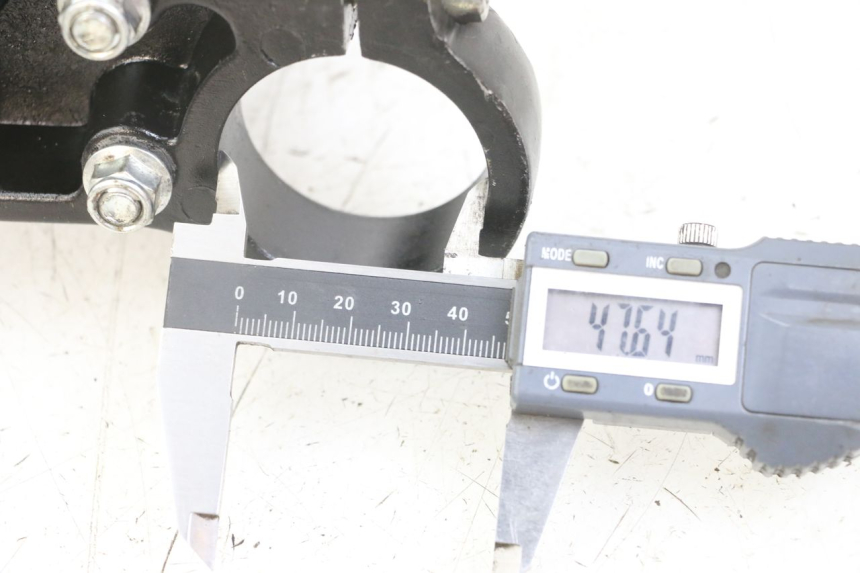 photo de Górna obejma widelca APOLLO RFZ 125 - Zoom stanu zużycia