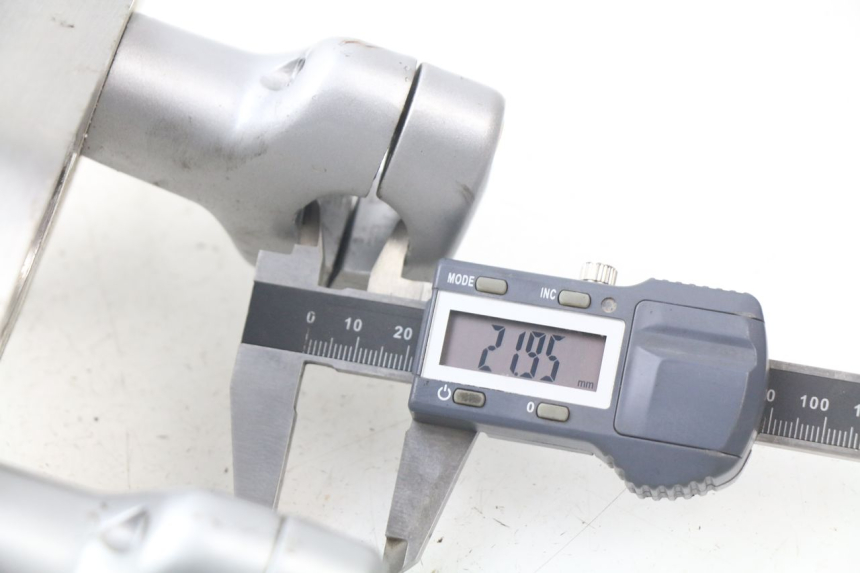 photo de Górna obejma widelca HYOSUNG AQUILA GV 125 (2009 - 2016) - Szczegół części