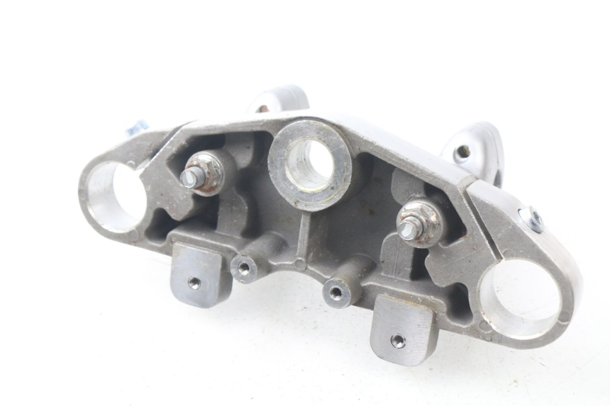 photo de Górna obejma widelca HYOSUNG AQUILA GV 125 (2009 - 2016) - Inny kąt widzenia