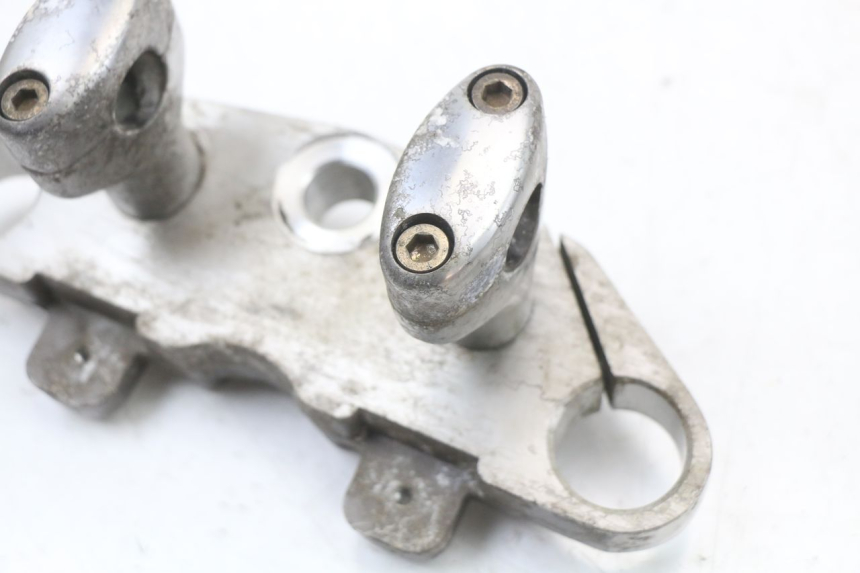 photo de Górna głowica widelca HYOSUNG GV AQUILA 125 (2000 - 2009) - Zbliżenie techniczne