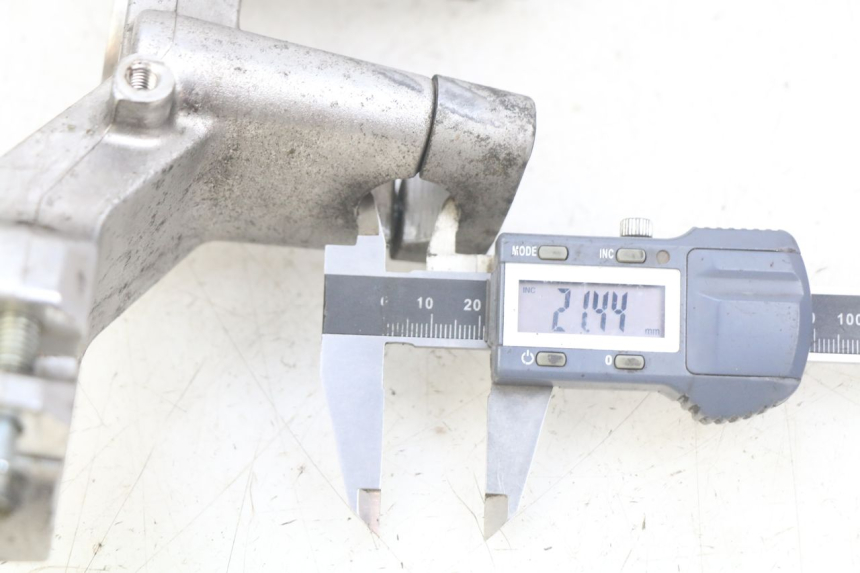 photo de Górna głowica widelca SUZUKI BURGMAN 650 (2002 - 2004) - Szczegół części