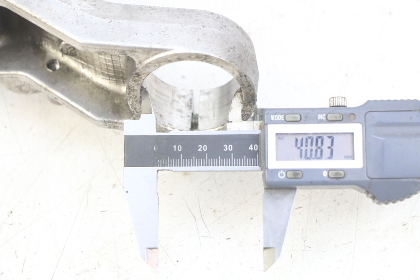 photo de Górna głowica widelca SUZUKI BURGMAN 650 (2002 - 2004) - Zoom stanu zużycia