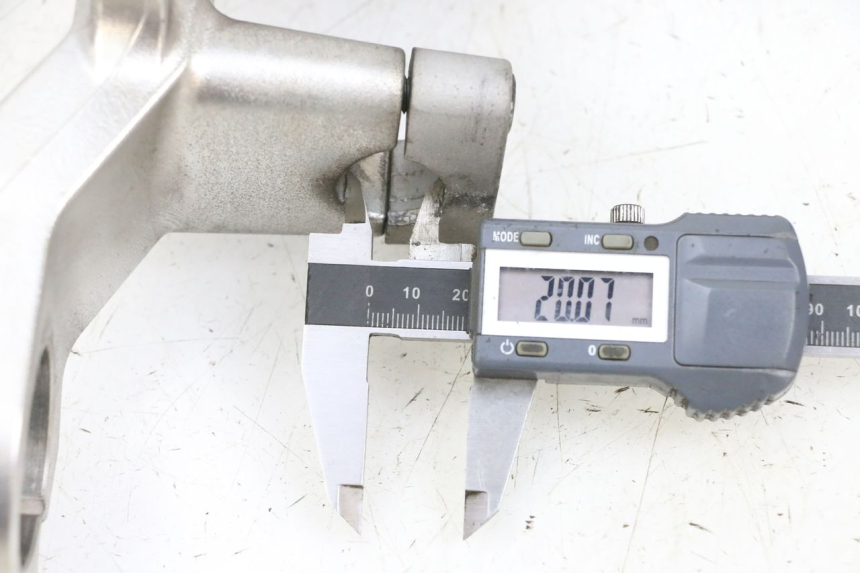 photo de Górna obejma widelca SUZUKI BURGMAN 650 (2013 - 2020) - Szczegół części