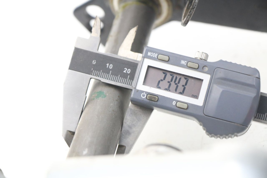 photo de Górna obejma widelca HONDA CA REBEL 125 (1995 - 2001) - Szczegół części