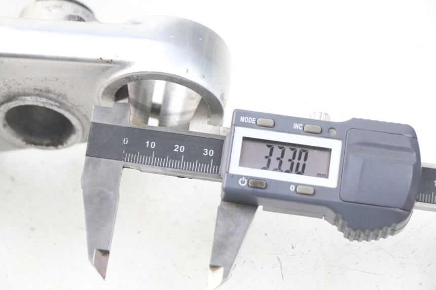 photo de Górna obejma widelca HONDA CA REBEL 125 (1995 - 2001) - Inny kąt widzenia