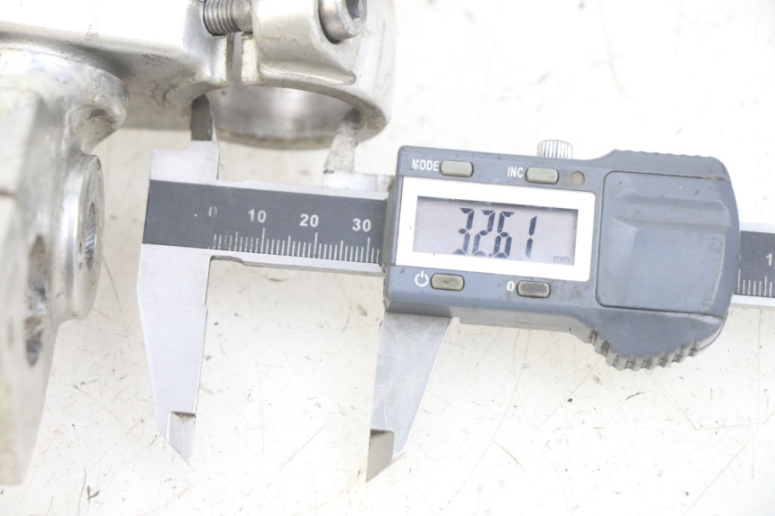 photo de Górna obejma widelca HONDA CA REBEL 125 (1995 - 2001) - Zoom stanu zużycia