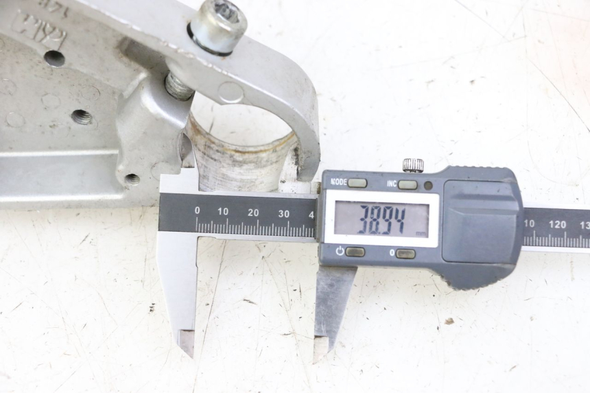 photo de Górna obejma widelca APRILIA CLASSIC 125 (1995 - 2001) - Zoom stanu zużycia